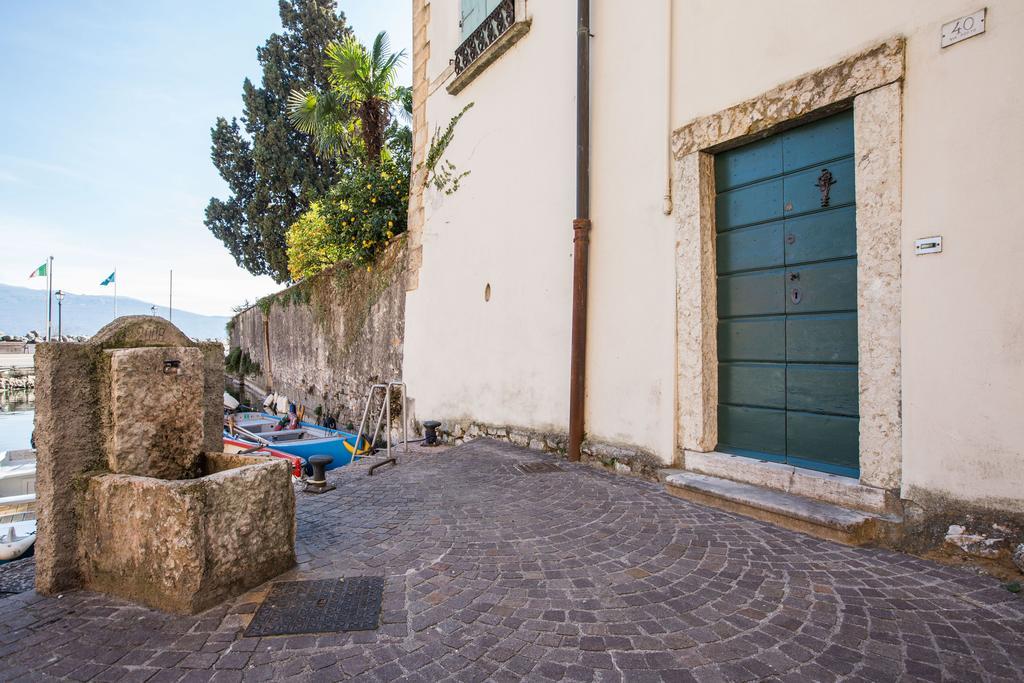 Il Batti Apartment Water Front And Private Beach Toscolano Maderno Exterior foto