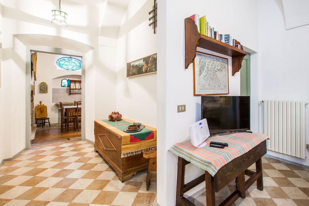 Il Batti Apartment Water Front And Private Beach Toscolano Maderno Exterior foto