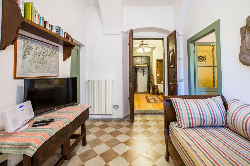 Il Batti Apartment Water Front And Private Beach Toscolano Maderno Exterior foto